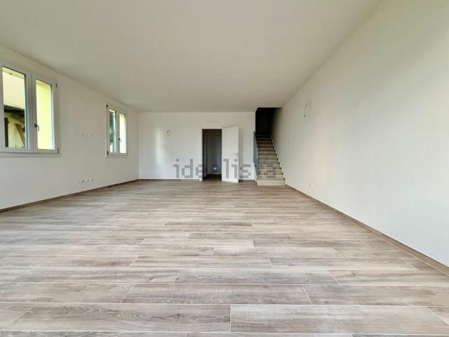 Villetta a schiera in vendita di 135 m² in Via Mussolina, 204