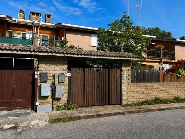Villetta a schiera in vendita di 135 m² in Via Prato del Ponte