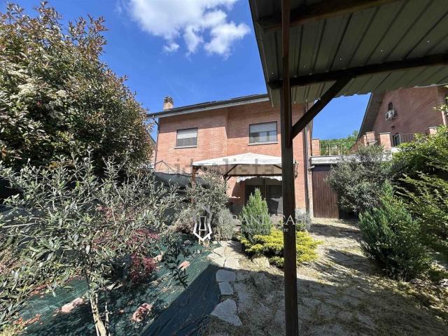 Villetta a schiera in vendita di 135 m² in Strada del Valasso, 16