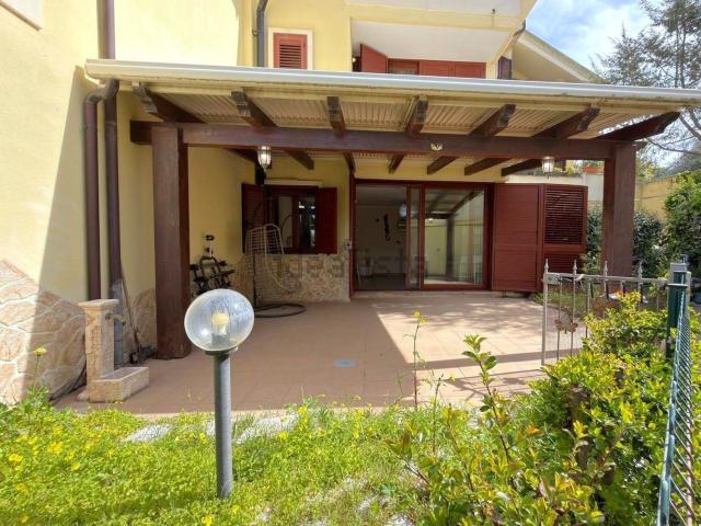 Villetta a schiera in vendita di 135 m² in Strada Vicinale Baddimannedda, 2