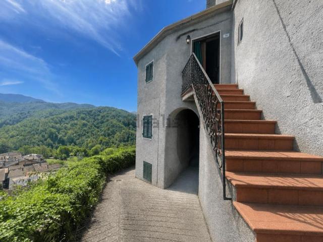 Villetta a schiera in vendita di 136 m² in Via Chiesa San Terenzo, 2