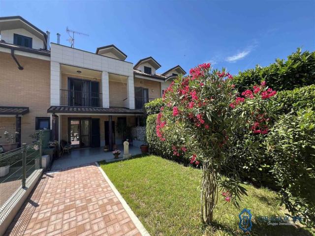 Villetta a schiera in vendita di 136 m² in Via Monte Grappa, 62