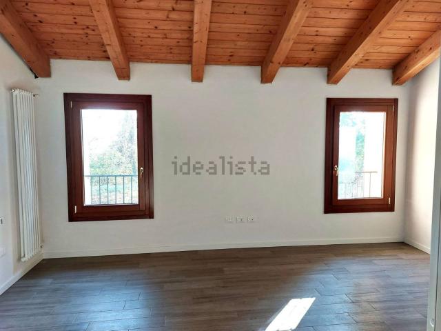 Villetta a schiera in vendita di 137 m² in Via Cento, 55