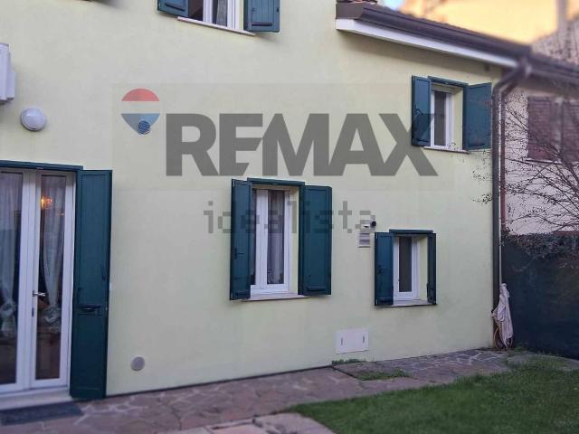 Villetta a schiera in vendita di 137 m² in Via Fratelli Bandiera, 137