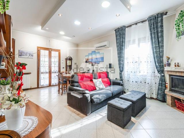 Villetta a schiera in vendita di 138 m² in Via Angelo Bonvicini, 11