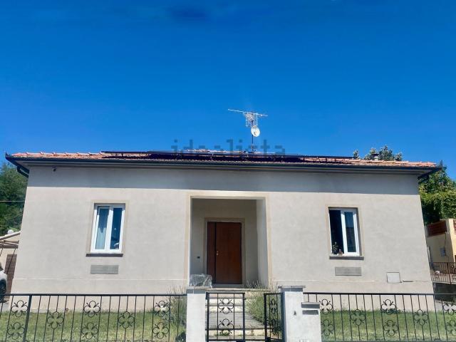 Case e ville in vendita di 138 m² in Via Giuseppe Garibaldi