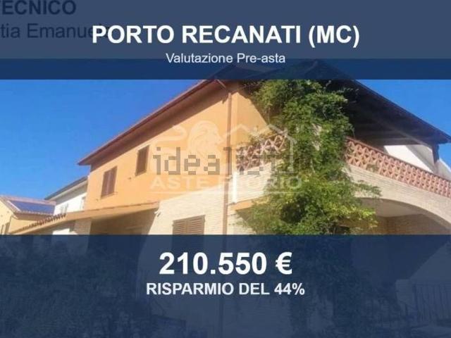 Villetta a schiera in vendita di 138 m² in Via degli Oleandri, 14