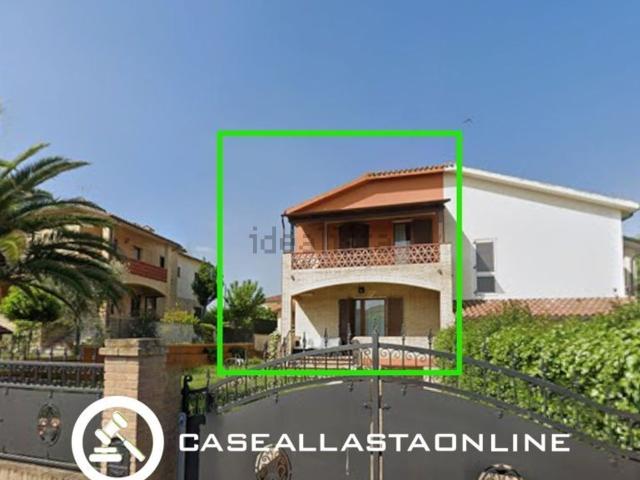 Villetta a schiera in vendita di 138 m² in Via degli Oleandri