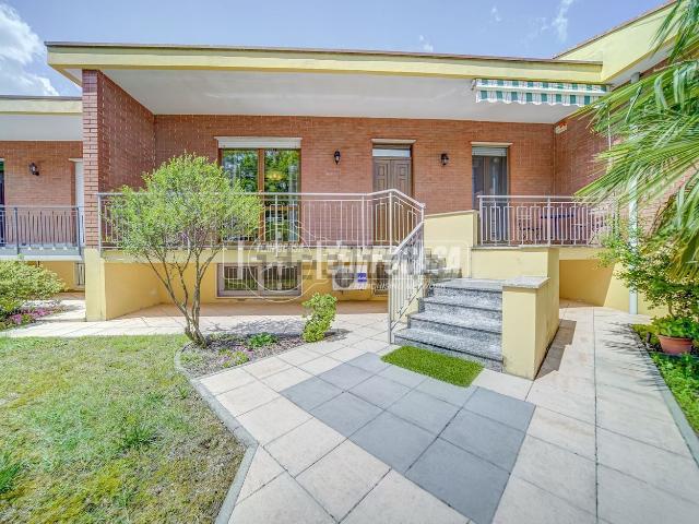 Villetta a schiera in vendita di 138 m² in Via Kennedy, 11