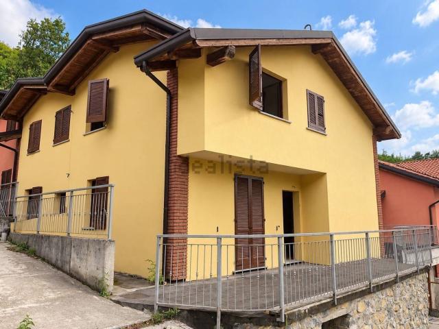 Villetta a schiera in vendita di 138 m² in Via Inarca