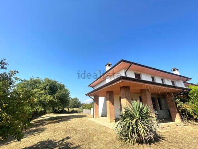 Villetta a schiera in vendita di 138 m² in Via IV Novembre, 74