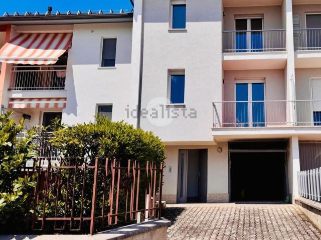 Villetta a schiera in vendita di 140 m² in Via Acciano, 10