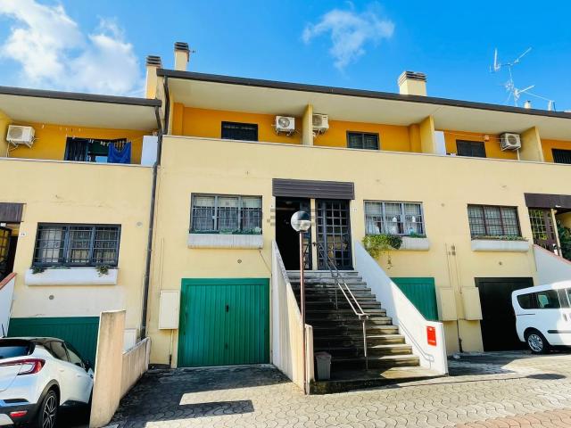 Villetta a schiera in vendita di 140 m² in Via Giuseppe Romita, 31