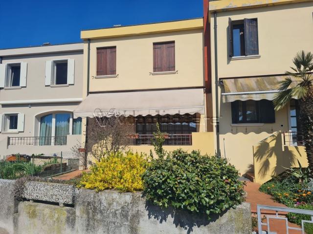 Villetta a schiera in vendita di 140 m² in Via Giacomo Leopardi, 3