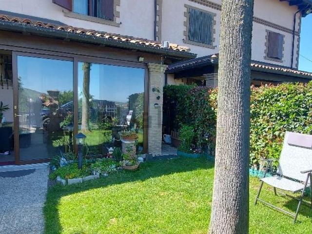 Villetta a schiera in vendita di 140 m² in Via Giardini Nord