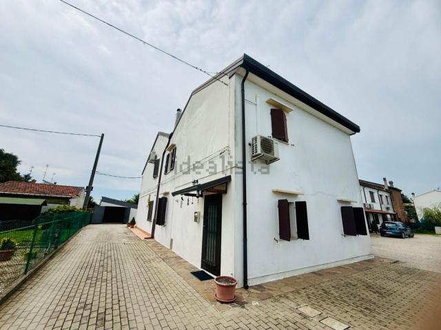 Villetta a schiera in vendita di 140 m² in Via Giovanni Ranuzzi