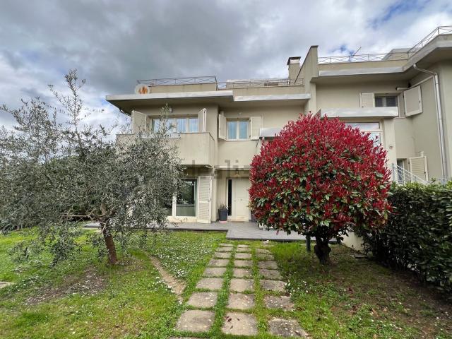 Villetta a schiera in vendita di 140 m² in Via delle Colline, 103