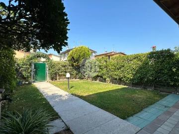 Villetta a schiera in vendita di 140 m² in Via Eugenio Montale, 3