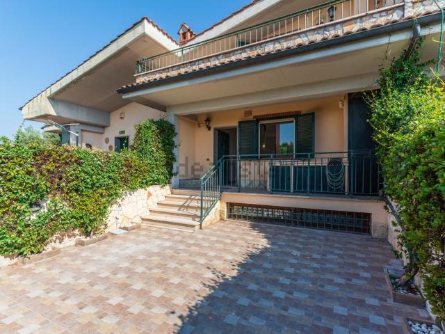 Villetta a schiera in vendita di 140 m² in Via Francia