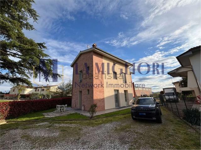 Villetta a schiera in vendita di 140 m² in Via Montalese, 107