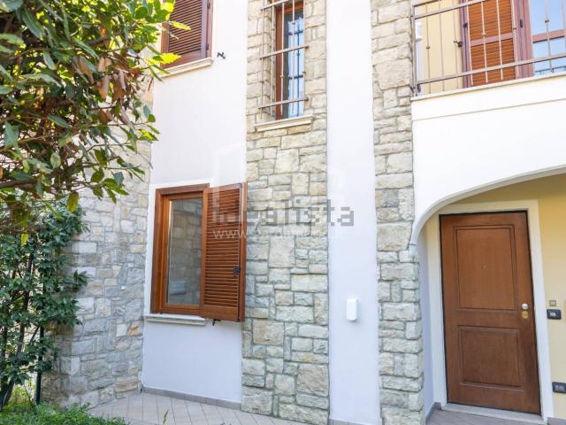 Villetta a schiera in vendita di 140 m² in Via Marziale Cerutti, 84