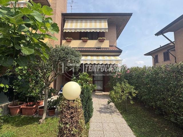 Villetta a schiera in vendita di 140 m² in Via Sole delle Alpi