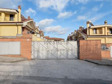 Villetta a schiera in vendita di 140 m² in Via San Marco Papa, 2