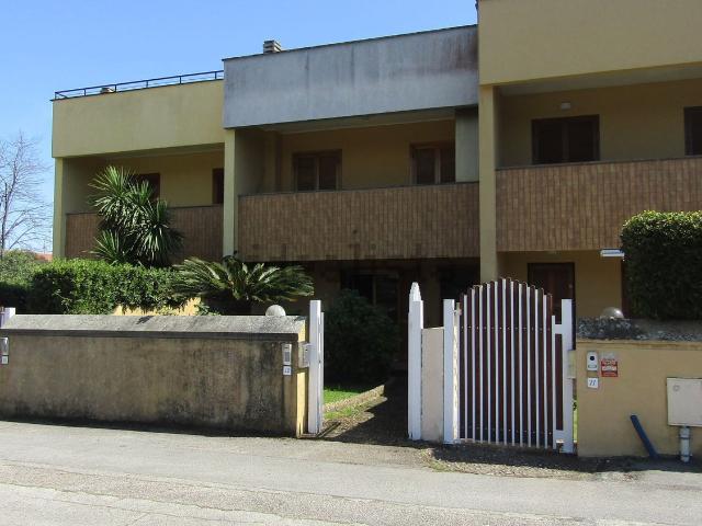 Villetta a schiera in vendita di 140 m² in Via Pinetella