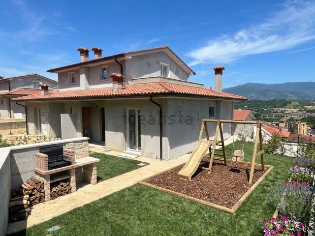 Villetta a schiera in vendita di 140 m² in Via XXV Aprile