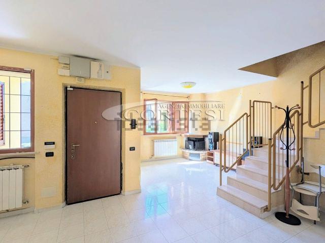 Villetta a schiera in vendita di 140 m² in Viale Sorrento, 41