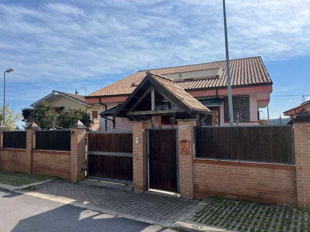 Villetta a schiera in vendita di 140 m² in Contrada Cerreto, 288