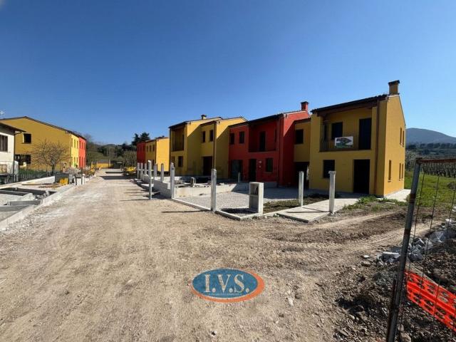Villetta a schiera in vendita di 120 m² in Piazza Liberazione, 215