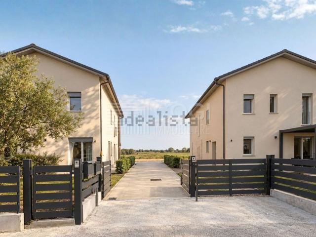Villetta a schiera in vendita di 141 m² in Via Coronella, 2