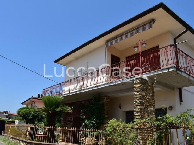 Villetta a schiera in vendita di 141 m² in Via del Frantoio, 25