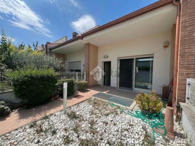Villetta a schiera in vendita di 141 m² in Via Macbeth, 1
