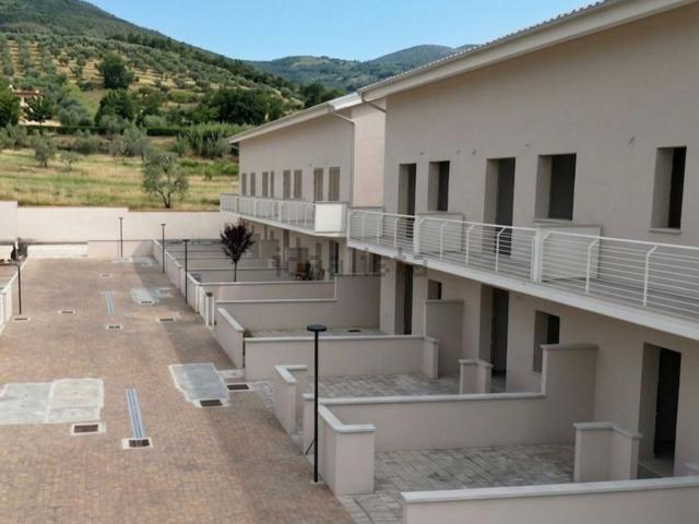 Villetta a schiera in vendita di 141 m² in Via Sem Benelli