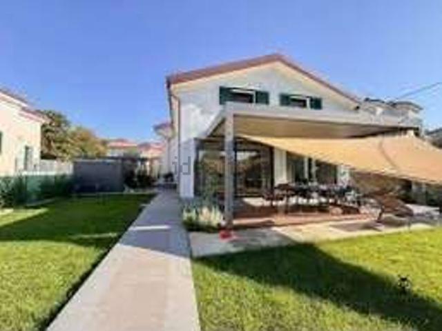 Villetta a schiera in vendita di 142 m² in Via Carso