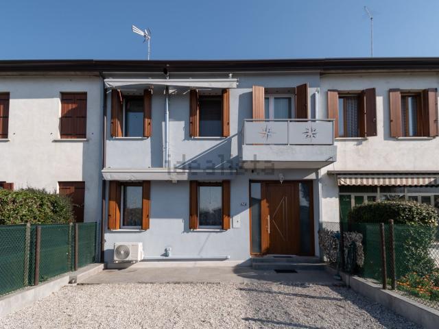Villetta a schiera in vendita di 143 m² in Via Accopè Fratte