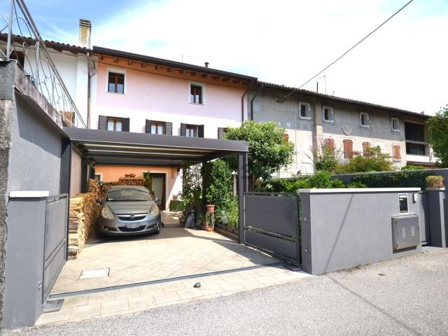 Villetta a schiera in vendita di 143 m² in Via Julia Brigata