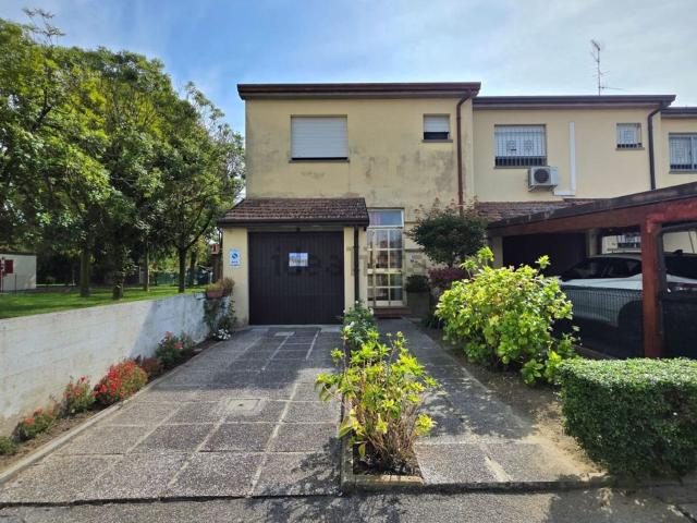Villetta a schiera in vendita di 143 m² in Via Marzabotto, 5