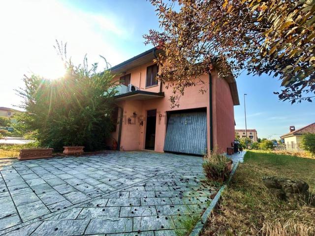 Villetta a schiera in vendita di 144 m² in Via Giovanni Falcone