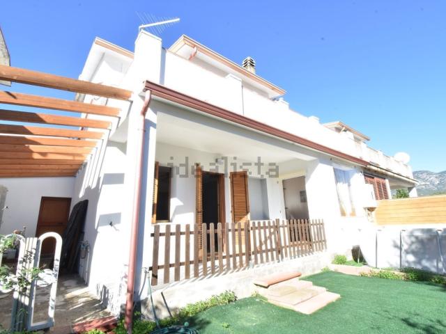 Villetta a schiera in vendita di 144 m² in Viale Villa di Chiesa