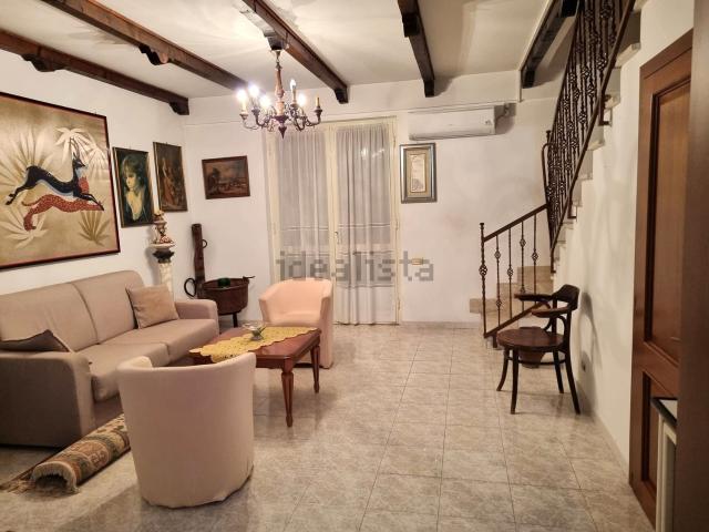 Villetta a schiera in vendita di 145 m² in Via Aurano, 10