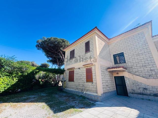 Villetta a schiera in vendita di 145 m² in Via del Monte