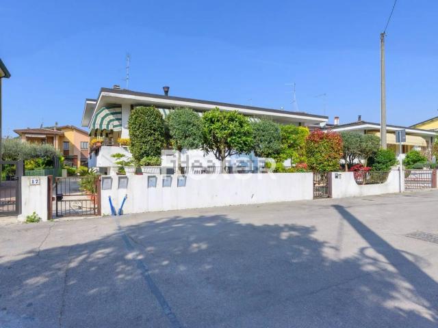 Villetta a schiera in vendita di 145 m² in Via Monte Cinto, 17