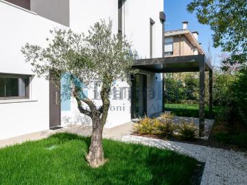 Villetta a schiera in vendita di 145 m² in Via Ronzinella, 21