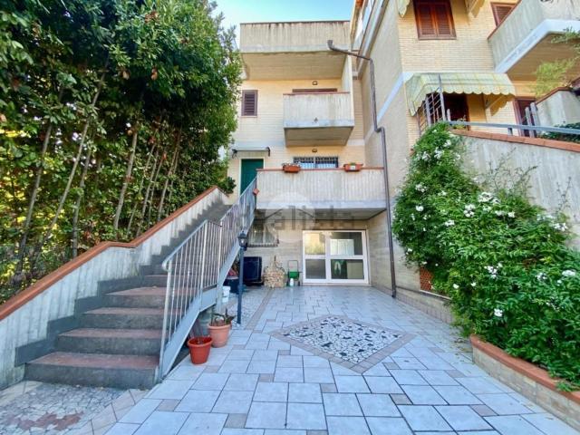 Villetta a schiera in vendita di 145 m² in Viale delle Tamerici, 10