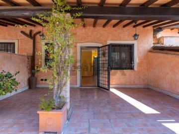 Villetta a schiera in vendita di 146 m² in Via Flaminia