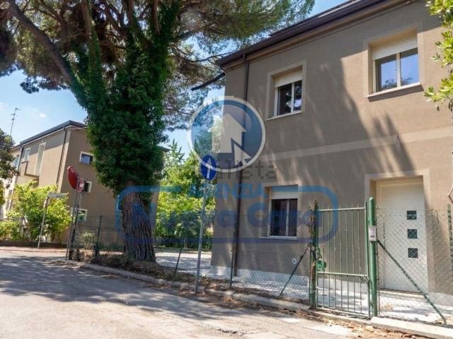 Villetta a schiera in vendita di 146 m² in Via Mario Montanari, 10