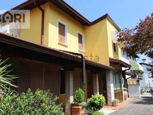 Villetta a schiera in vendita di 146 m² in Via Valle